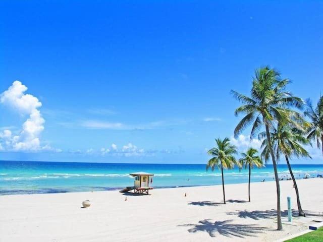 شقة Hallandale Gulfstream Pool Walk To The Beach شاطئ هالانديل المظهر الخارجي الصورة